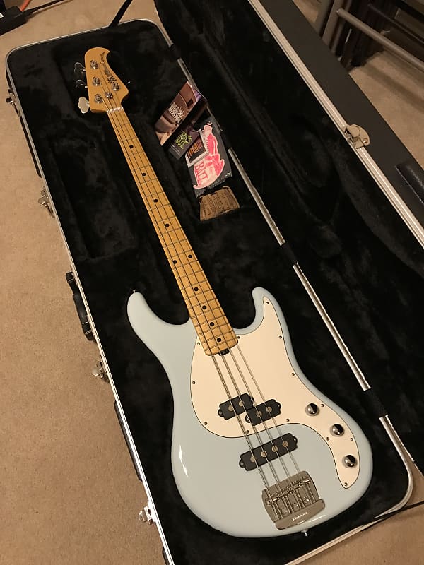 MUSICMAN Caprice Bass（Ivoly White） 2016 Ernie Ball Music Man Caprice Review - Premier Guitar