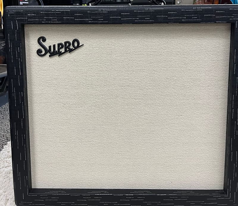 Supro Model 1932R Royale 50-Watt 1x12" Guitar Combo Amplifier - B stock image 1