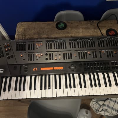 Roland JD-800 61-Key Programmable Synthesizer 1991 - 1995 - Carbon