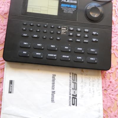 Alesis SR-16 16 BIT Stereo Drum Machine Dynamic Articulation Stereo Samples Preset Patterns