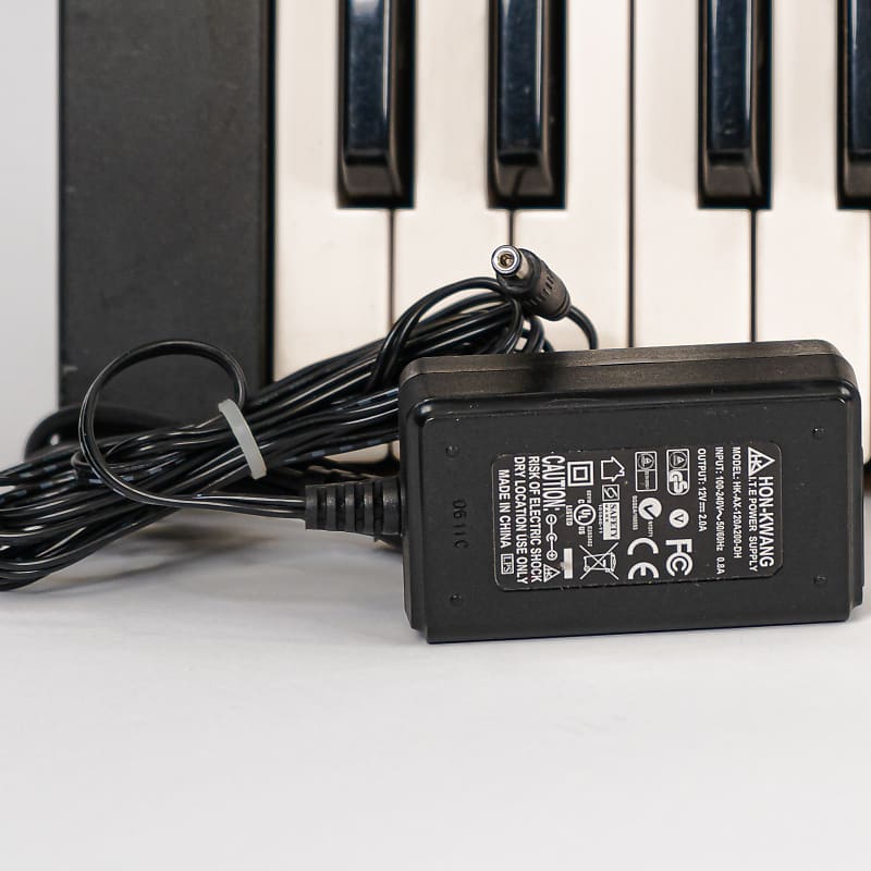 Yamaha PSR-32 ポータブルキーボード Yamaha PSR-32 61-Key Keyboard / Synthesizer with Power