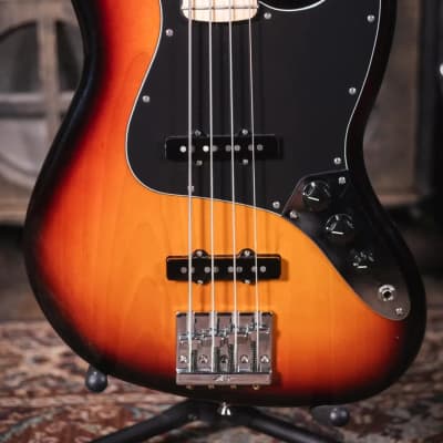 Fender Geddy Lee Jazz Bass - 3-Color Sunburst - Maple Fretboard w/Hardshell Case - Used image 3