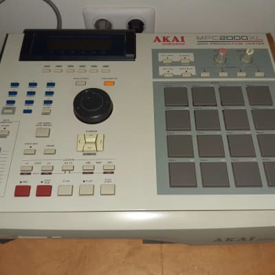 Akai MPC2000XL MIDI Production Center image 3