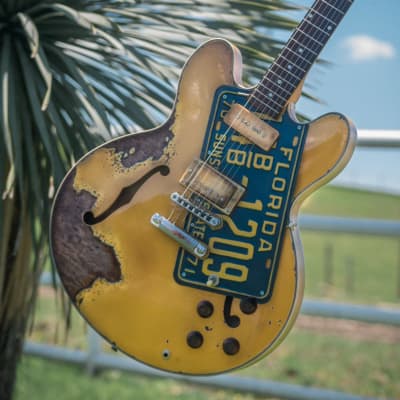 Florida 335 Double-Cut Hollowbody Relic in TV Yellow for sale