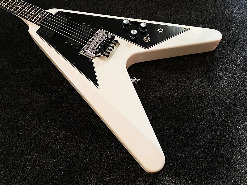 Made by ESP Killer KG Wishbone V Snow White - MINT condition - Gibson  Flying V vibe with Floyd Rose