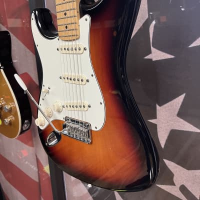Left-Handed Fender American Standard Stratocaster with Maple Fretboard 2008 - 2016 - 3-Color Sunburst image 3