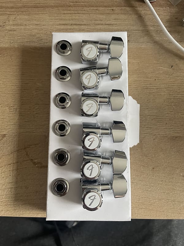 Fender Deluxe staggered locking tuners Reverb