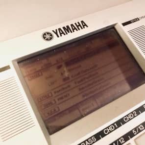 Yamaha PSR-S550 Silver image 3