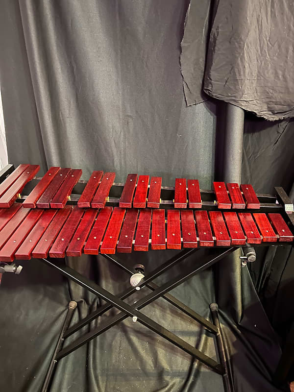 Stagg Red Wood Xylophone 37 Note Set with Clevelander Mallets, stand and Stagg Case. image 1