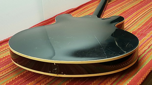 杢目も魅力！超王道セミアコ「Gibson ES-335」のフィギュアド