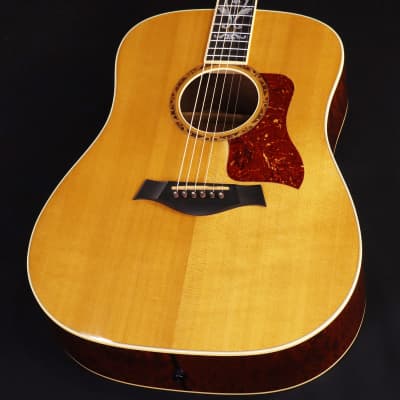 Taylor XXV-DR 25th Anniversary Sitka Spruce/Quilted Sapele Dreadnought  Natural with Caramel-Stained Back and Sides 1999