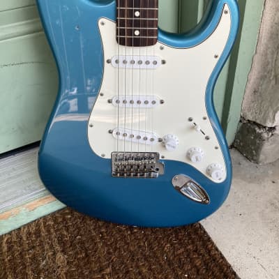 Fender Standard Stratocaster with Vintage Tremolo, Rosewood Fretboard 1995 Lake Placid Blue electric guitar image 1