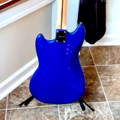 Squier by Fender Mustang Bullet 2020 - Blue Sparkle - glossy image 18