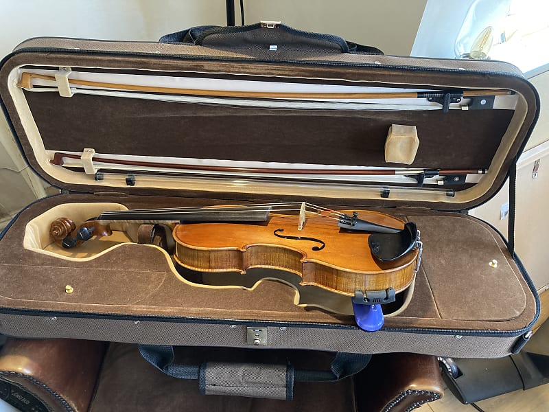 Felix Jankovci Vioin 2018 with two good bows, case and accessories image 1