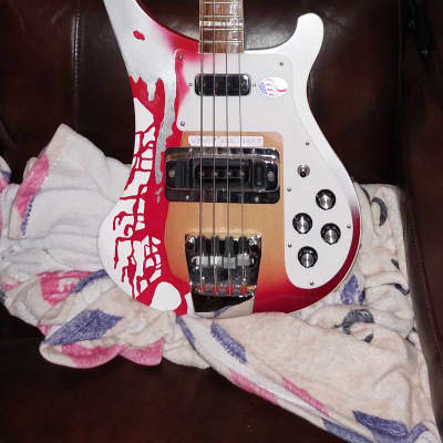 Pink deals rickenbacker bass