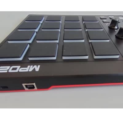 Akai MPD218 2015 - Present - Black image 12
