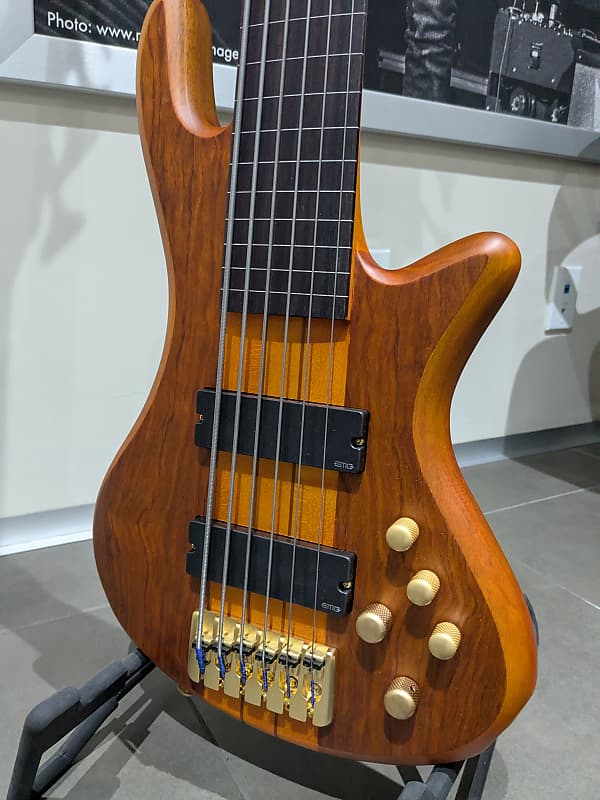 Schecter Stiletto Studio-6 FL Active Fretless 6-String Bass Schecter Stiletto Studio-6 FL Active Fretless 6-String Bass
