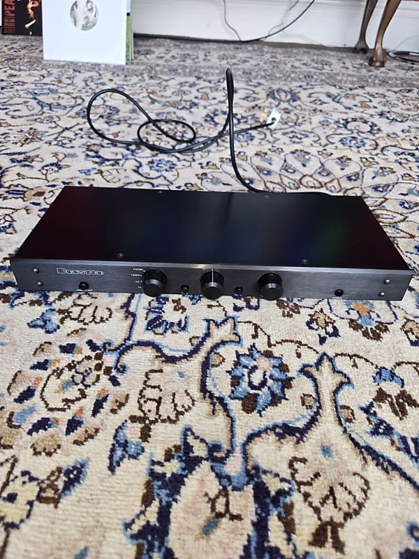 Bryston BP5 Preamplifier with Moving Magnet  Phono Stage. 2000&#039;s - Black  			