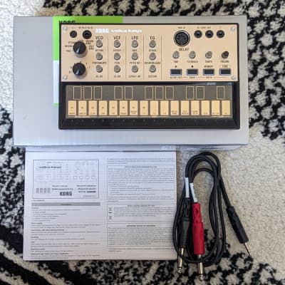 Korg Volca Keys Analog Loop Synthesizer with Hosa CMP-153 Y Cable 3.5mm TRS to 1/4"" TS 3ft