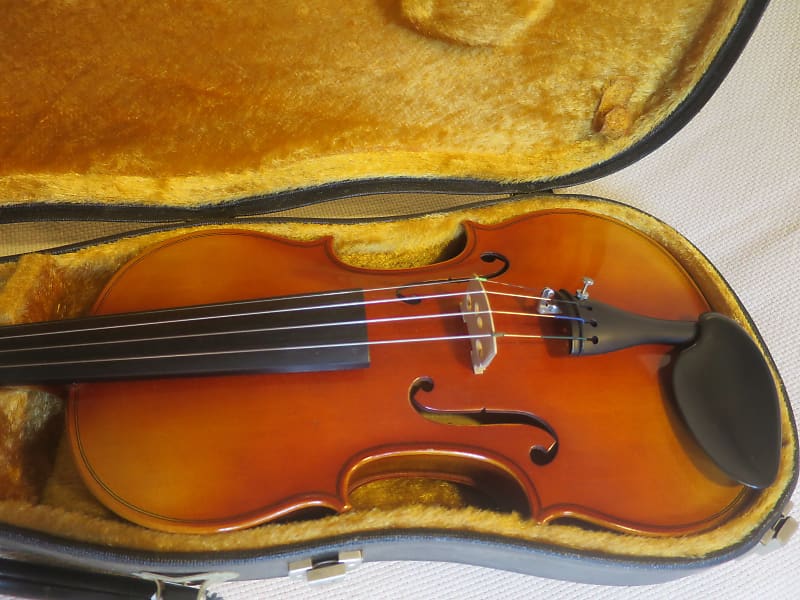 1988 Suzuki Violin No. 300, 4/4 Intermediate with Case - Near-Mint