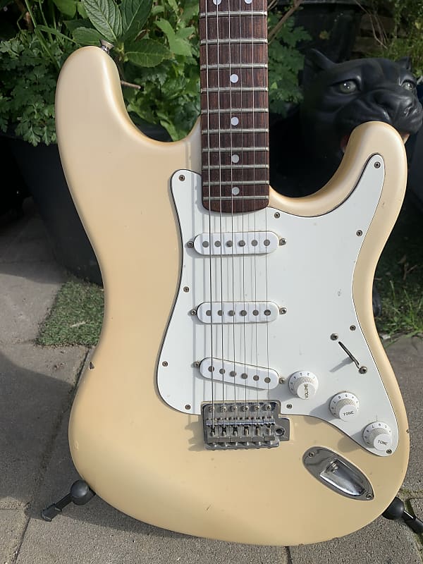 Hondo deals stratocaster 70s