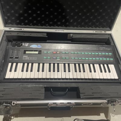 Buy used Yamaha DX100 Programmable Algorithm Synthesizer 1985 - Black