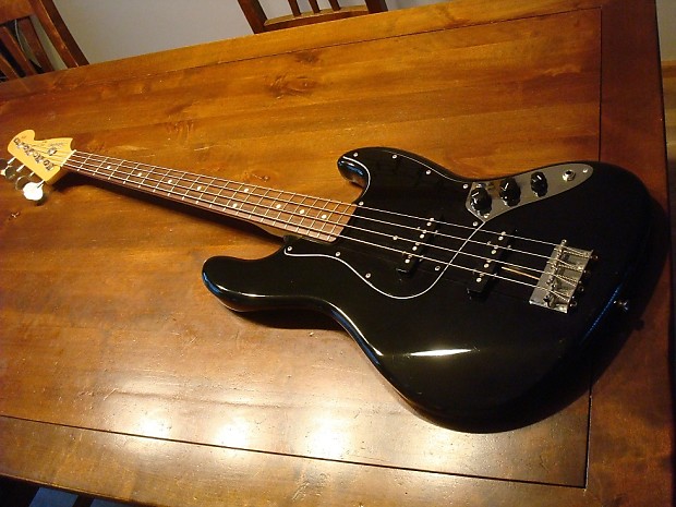 Squier silver series jazz bass hotsell