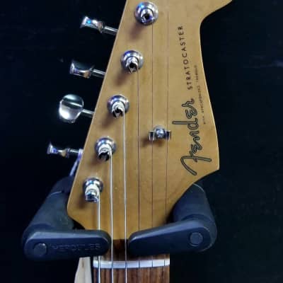Fender Vintera '60s Stratocaster with Pau Ferro Fretboard Ice Blue Metallic - FREE Set up image 5