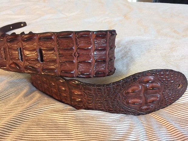 Crocodile shop guitar strap