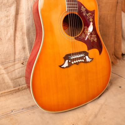Gibson  Dove 1967 - Sunburst image 3