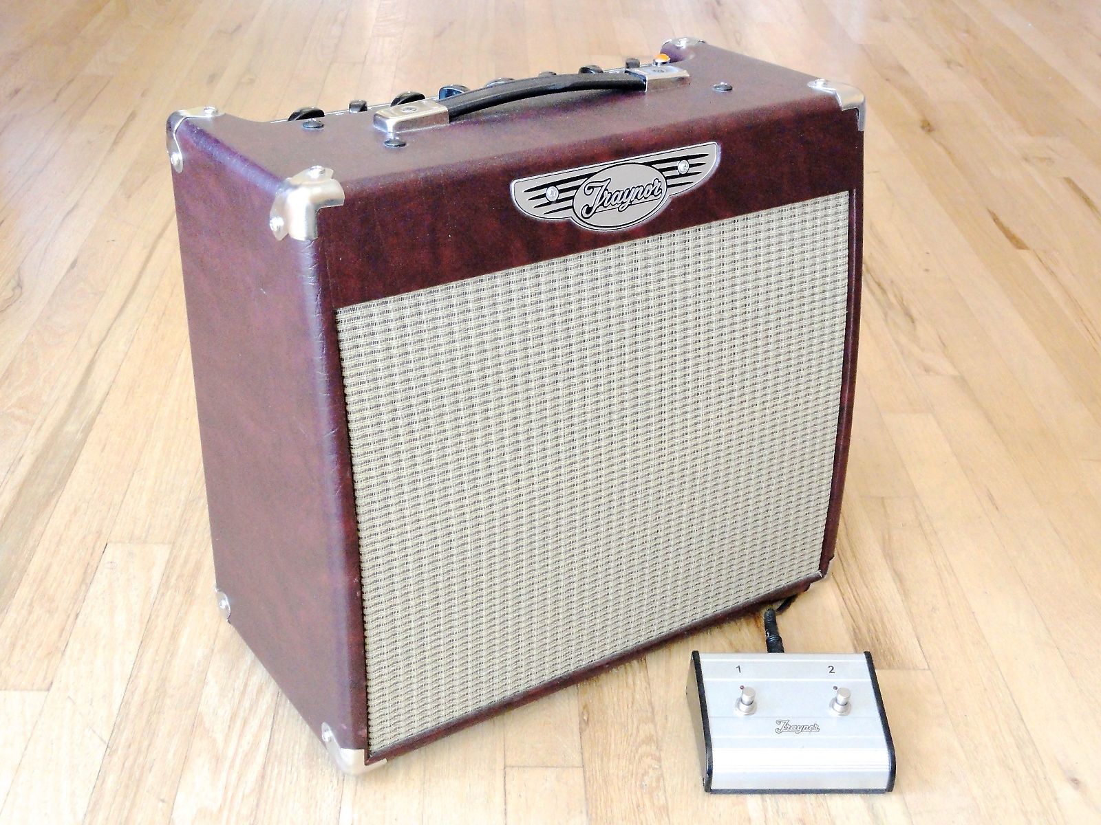 Traynor YCV20 II Custom Valve 15Watt 1x12" Guitar Combo Reverb