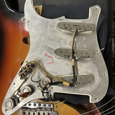 Fender Stratocaster 1965 - Three Tone Sunburst image 19