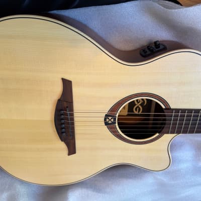 Auditorium Cutaway Acoustic-Electric