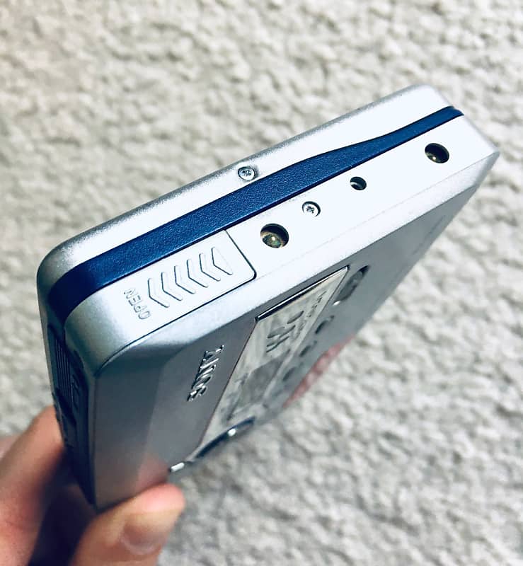 Sony WM-FX888 Walkman Cassette Player, NEAR MINT SILVER Sony WM-FX888 Walkman Cassette Player, NEAR MINT SILVER