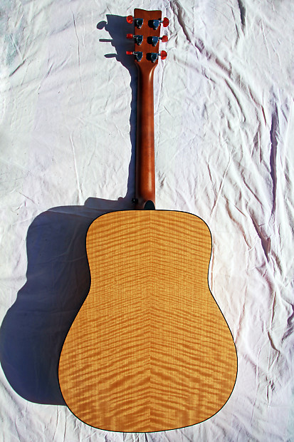 Yamaha FG750S Solid Sitka Spruce Top / Sycamore Bottom