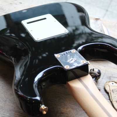 FENDER "Limited Edition Player Stratocaster, Maple Fingerboard, Black with Gold Hardware" 3, 77 KG image 11