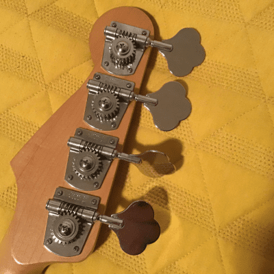 Fender Prodigy 4 String Active Bass 1991 / 1993 White image 4