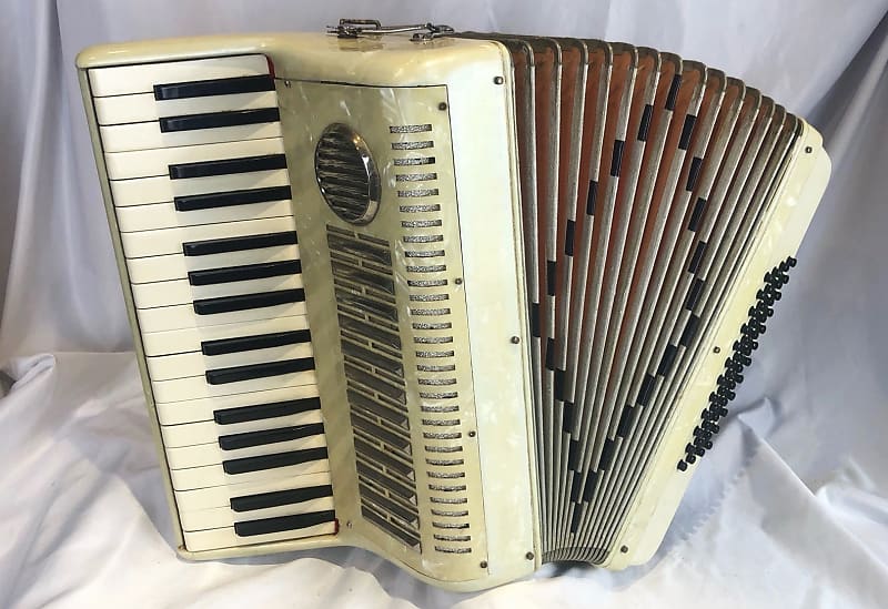 6585 - Cream Gretsch La Tosca Piano Accordion LM 34 48 | Reverb