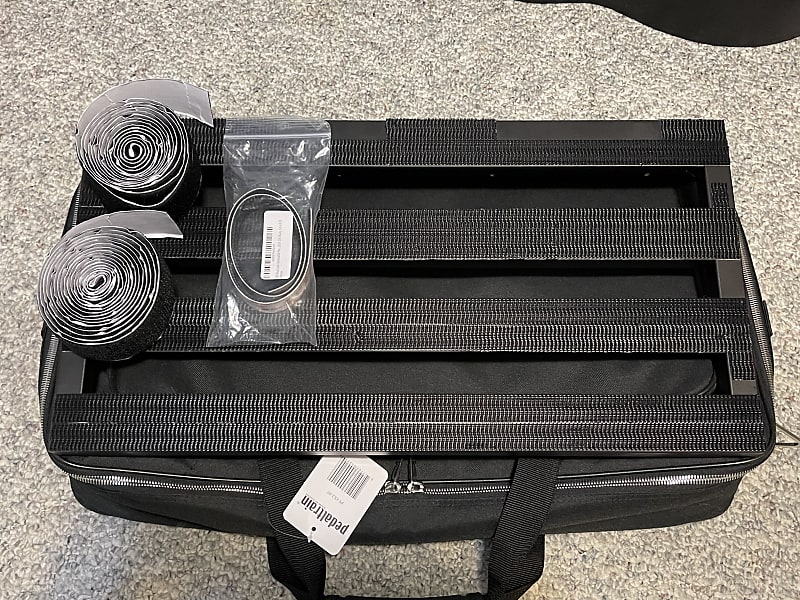 Pedaltrain Classic 2 Pedalboard 4 Rails 24x12.5 w/Soft Case Reverb