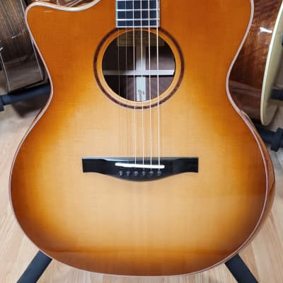Eastman AC522CE-GB Left handed  Spruce/Mahogany Grand Auditorium with electronics for sale