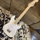 Fender Mini Stratocaster - White w/ Gig Bag