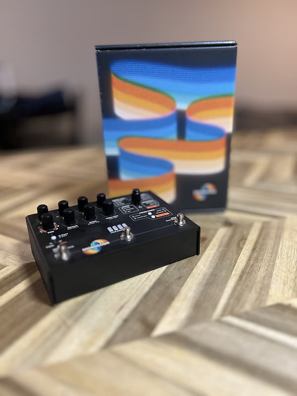 ギター Hologram Microcosm Hologram Electronics launches the Microcosm, a glitchy