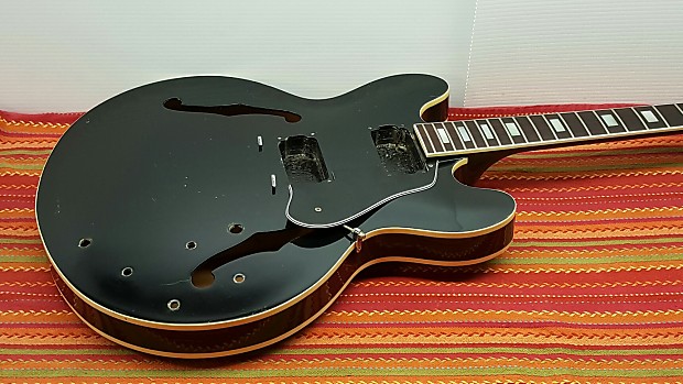 杢目も魅力！超王道セミアコ「Gibson ES-335」のフィギュアド