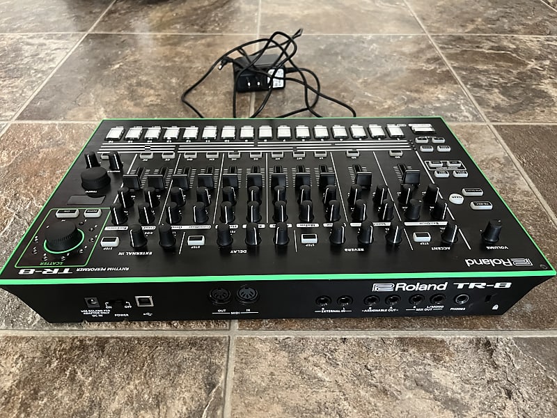 Roland AIRA TR-8 Rhythm Performer | Reverb Canada