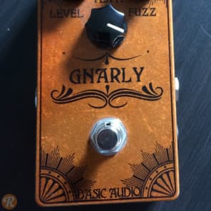 ギター Basic Audio Gnarly Fuzz Basic Audio GNARLY FUZZ guitar pedal demo with Kingbee
