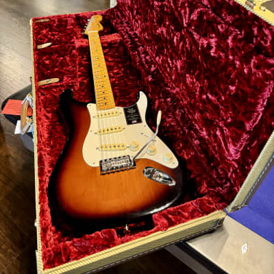 Fender AMERICAN VINTAGE II 1957 STRATOCASTER® 2024 - 2 Color Sunburst image 1