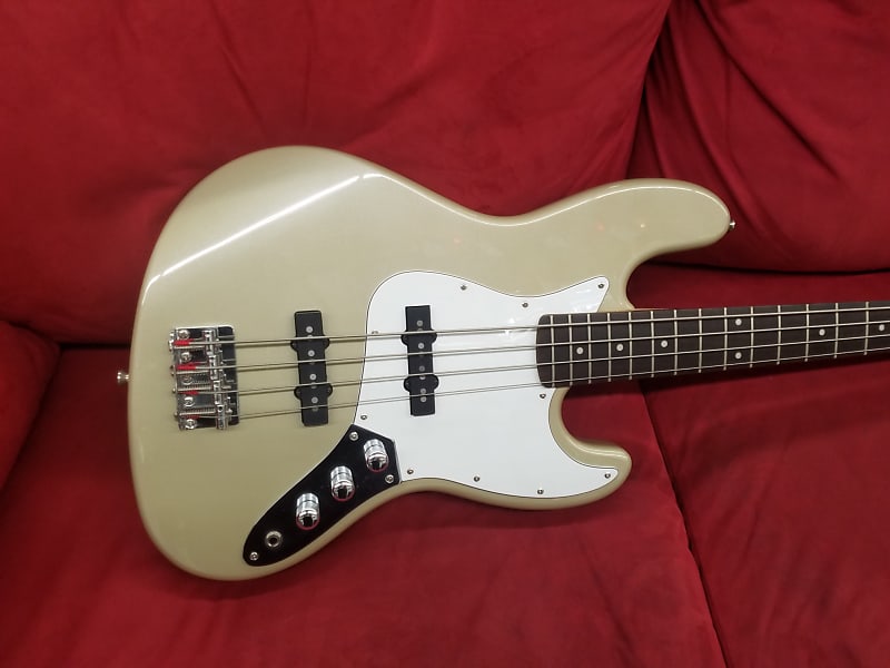 Squier Standard Series Jazz Bass 2003 Shoreline Gold