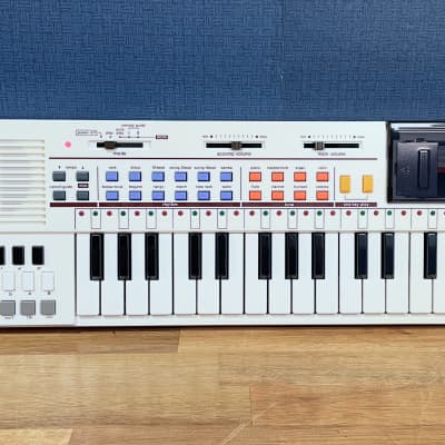 [Excellent] Casio PT-80 32-Key Mini Synthesizer - White
