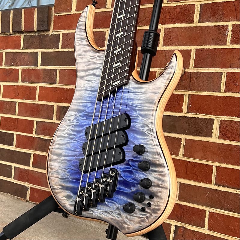 Dingwall Z3 5-String, Blue to Ashes Reverseburst, Quilted