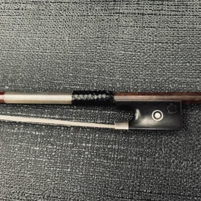 A very fine German violin bow by Pfretzschner image 8